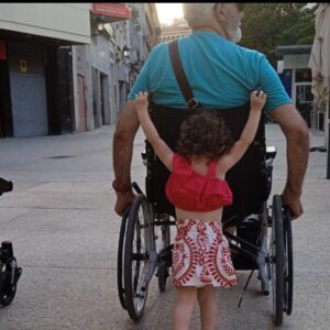 Nerea con su abuelo Jesús 